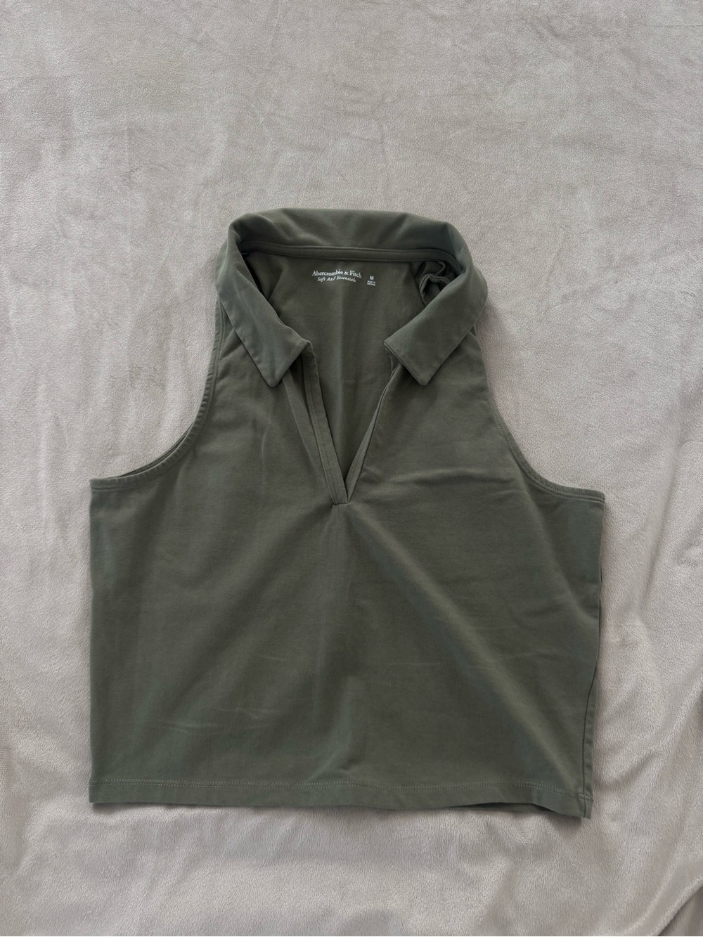 Abercrombie + Fitch Women’s Essential Tank Olive Collared V-Neck Sleeveless Top - Picture 5 of 6